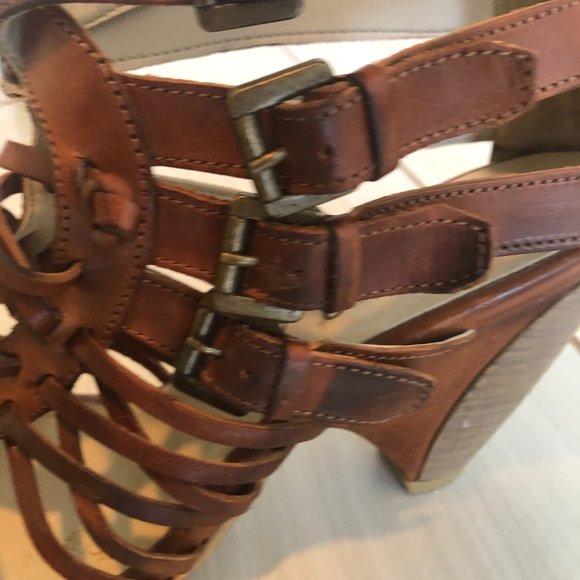 Leather heeled sandals - Picture 4 of 9